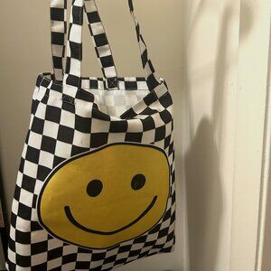 Smile Checkered Pattern Tote Bag – Stylish & Functional!